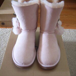 New w/Box UGG Women Bailey Button Puff Boots sz 5